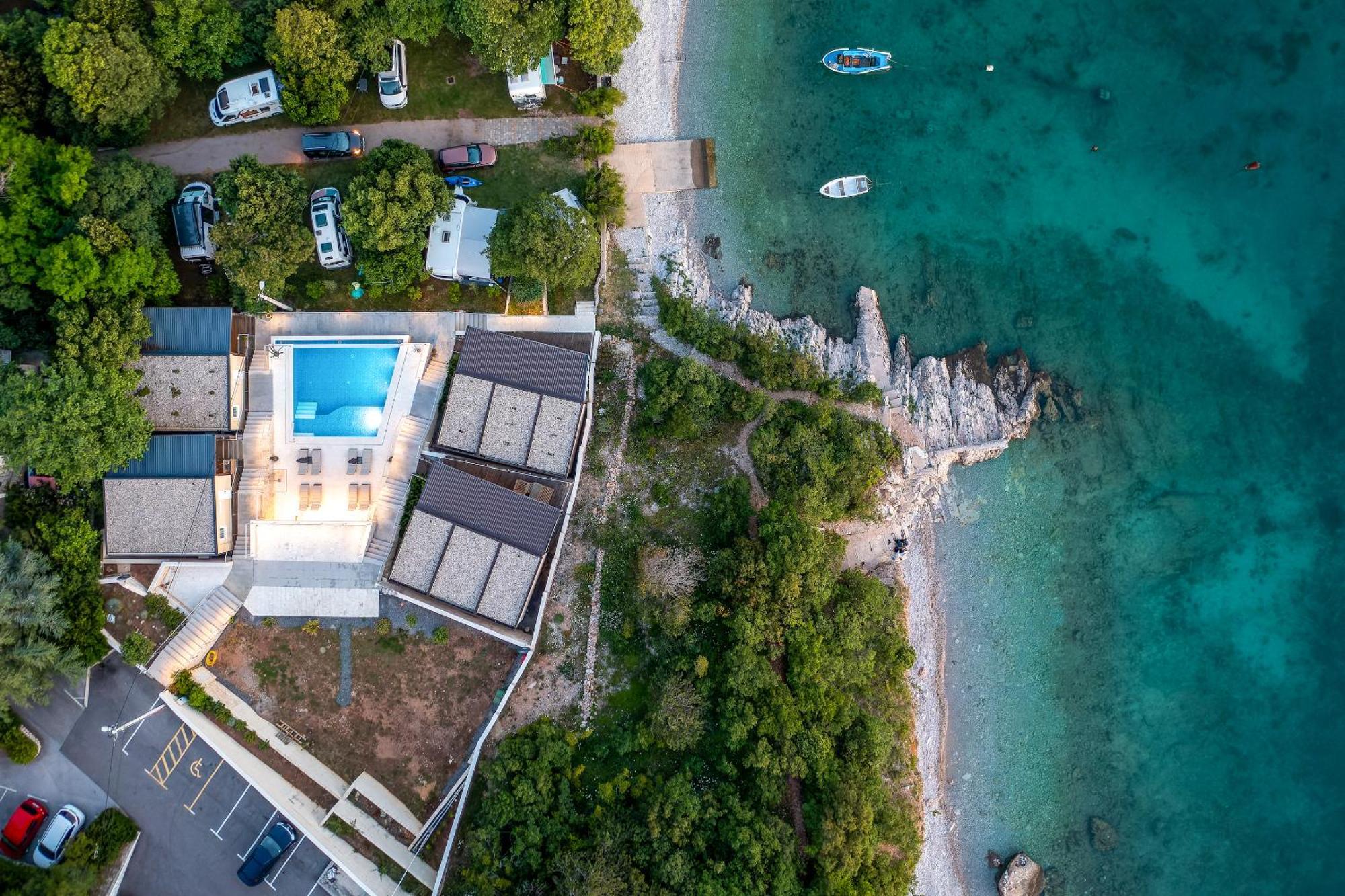 Boora Glamp Experience & Heated Infinity Pool Hotel Senj  Bagian luar foto