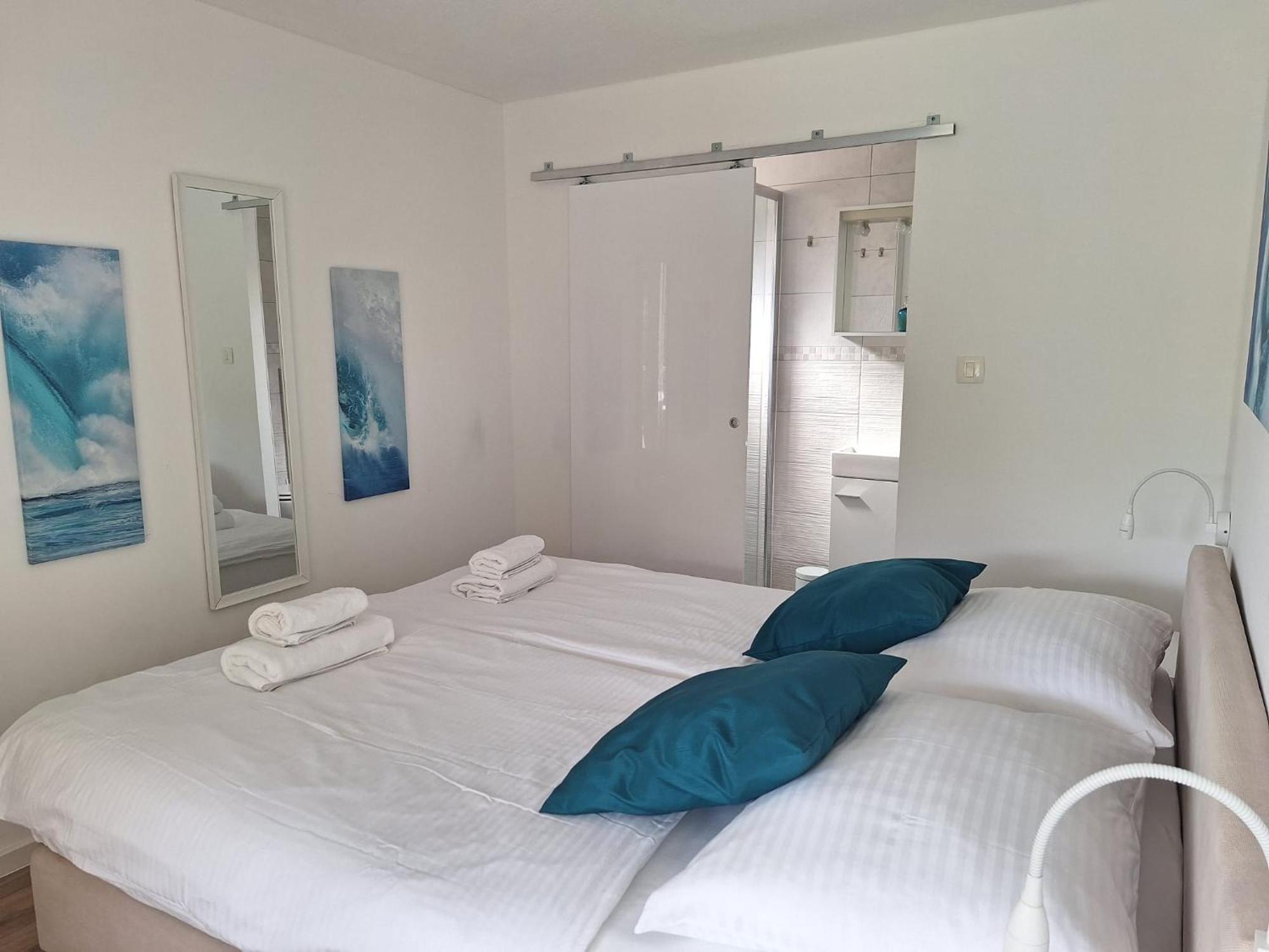 Boora Glamp Experience & Heated Infinity Pool Hotel Senj  Bagian luar foto