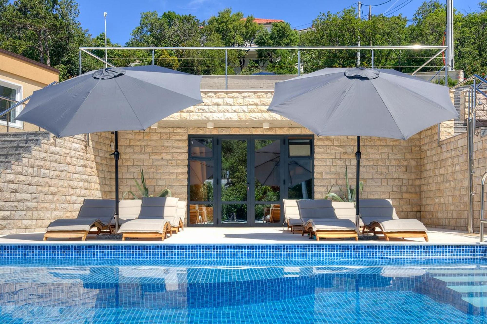 Boora Glamp Experience & Heated Infinity Pool Hotel Senj  Bagian luar foto