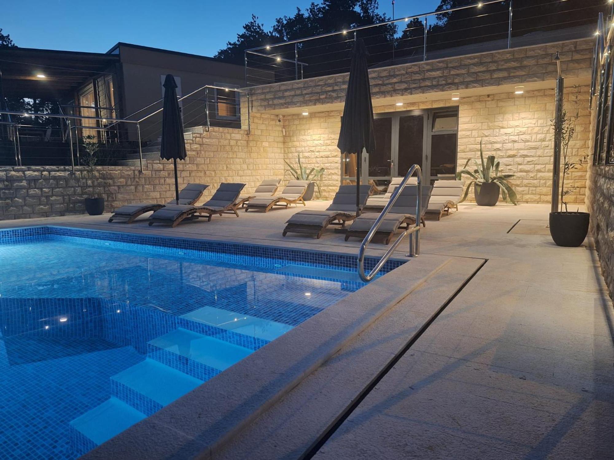 Boora Glamp Experience & Heated Infinity Pool Hotel Senj  Bagian luar foto